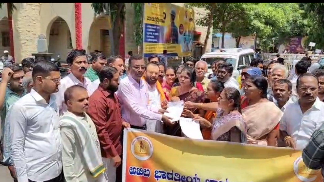 ಅಖಿಲ ಭಾರತ ಬ್ರಹ್ಮಣ ಸಮಾಜ ಮಹಾಸಂಘದಿಂದ ಪ್ರತಿಭಟನೆ*