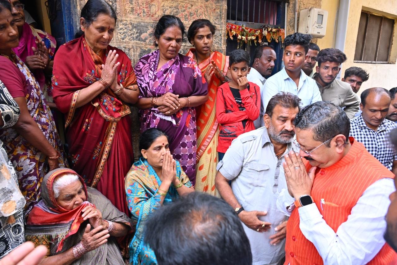 ಗಣೇಶ ವಿಸರ್ಜನೆ ಅವಘಡ ಕುಟುಂಬಸ್ಥರ ಮನೆಗೆ ಶಾಸಕ ಯತ್ನಾಳ ಭೇಟಿ
